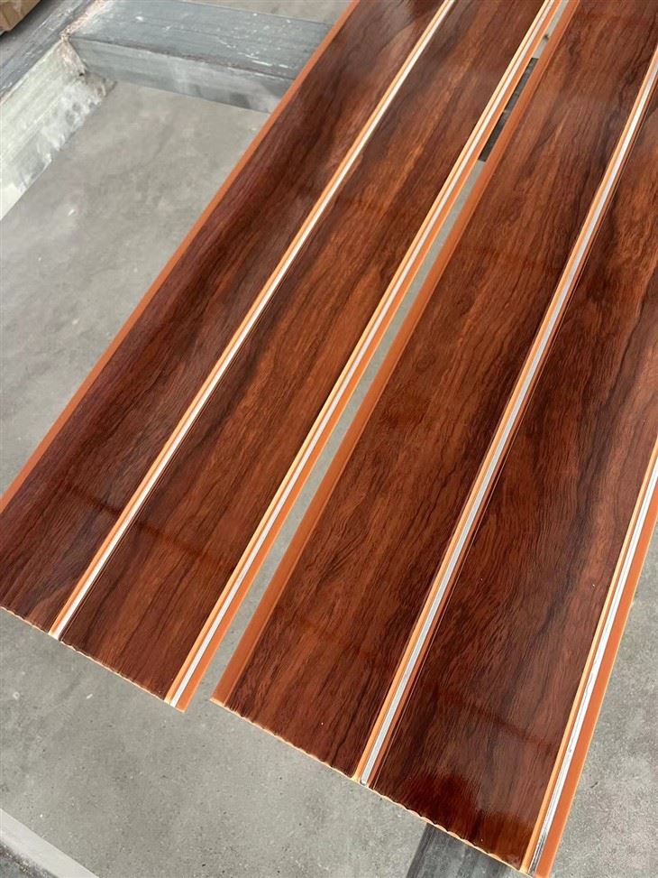 PVC-takpanel i tre